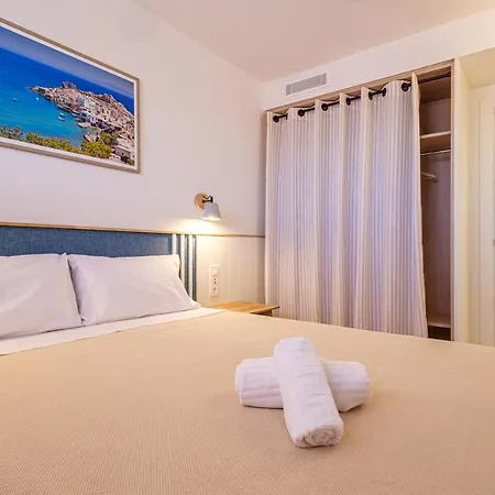 Апарт-отель Ancora La Siesta Салоу